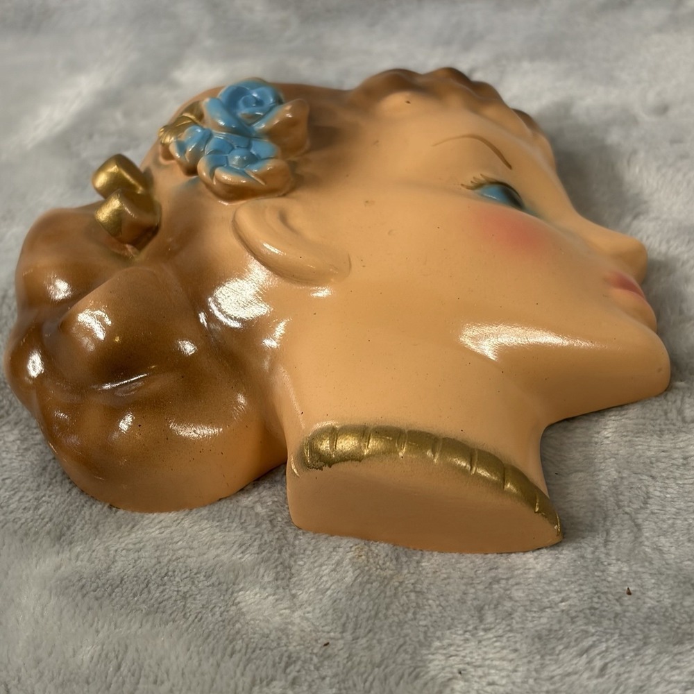 Vintage Wall Pocket Girl With Pony Tail Head Vase. Bow On Her Neck Blue Eyes - Picture 8 of 10